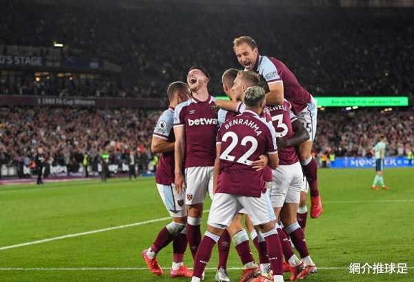 Hammers Snatch Player từ cả 